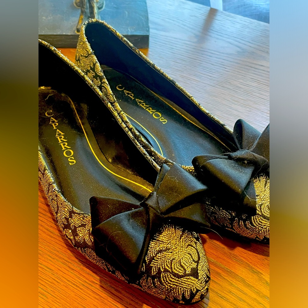 Adorable flats